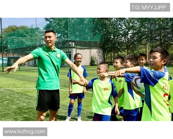 足球送人传递快乐与友谊让每一个孩子都能享受这项运动的乐趣